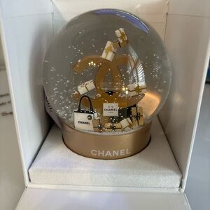 Chanel Snow Globe 2022 Limited Edition CC Logo Gift Boxes & No.5 Perfume Holiday
